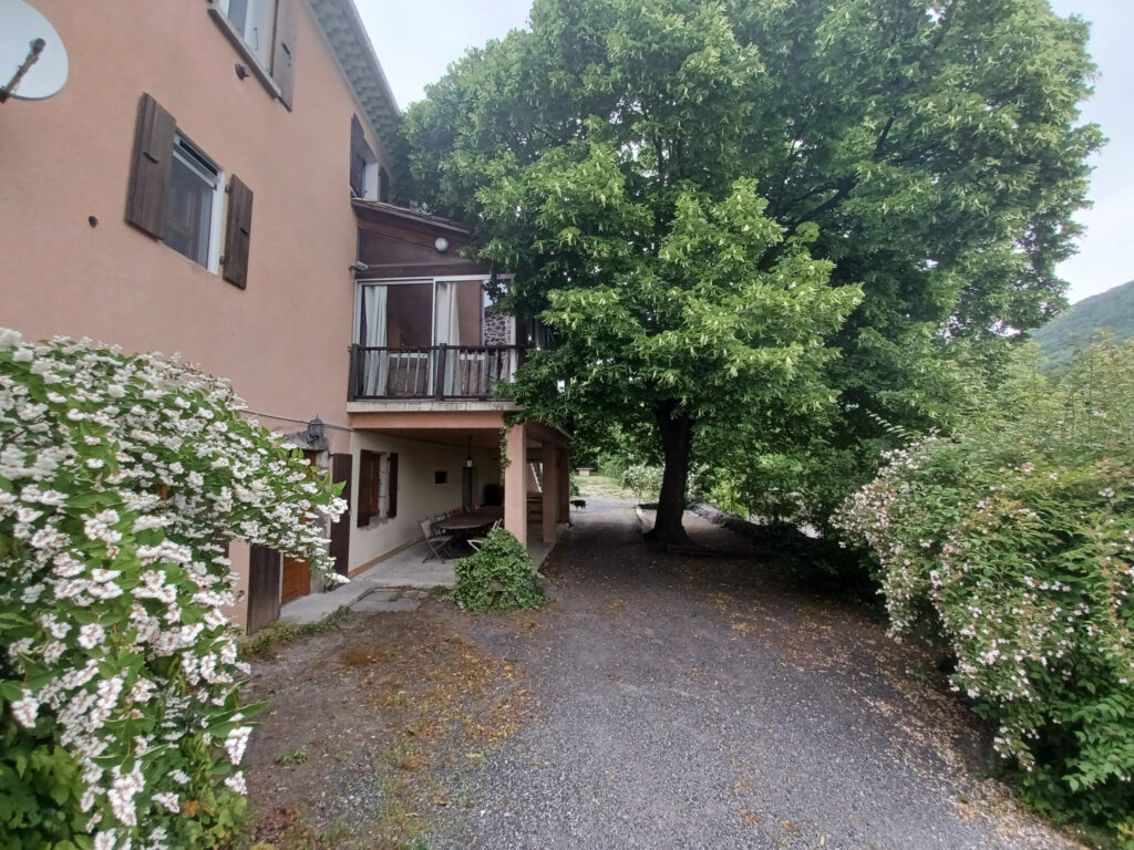 MAS RENOVE DE 14 PIECES ET 3 HABITATIONS A LA CAMPAGNE – 14 pièces – 11 chambres – 6  – 308 m²