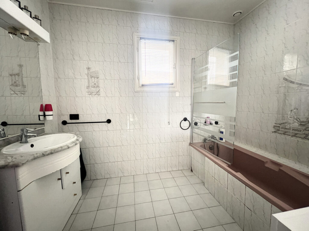 Maison 105 m2 – 3 chambres – Garage – Terrain 1007 m2 avec v – 5 pièces – 3 chambres – 2  – 102.69 m²