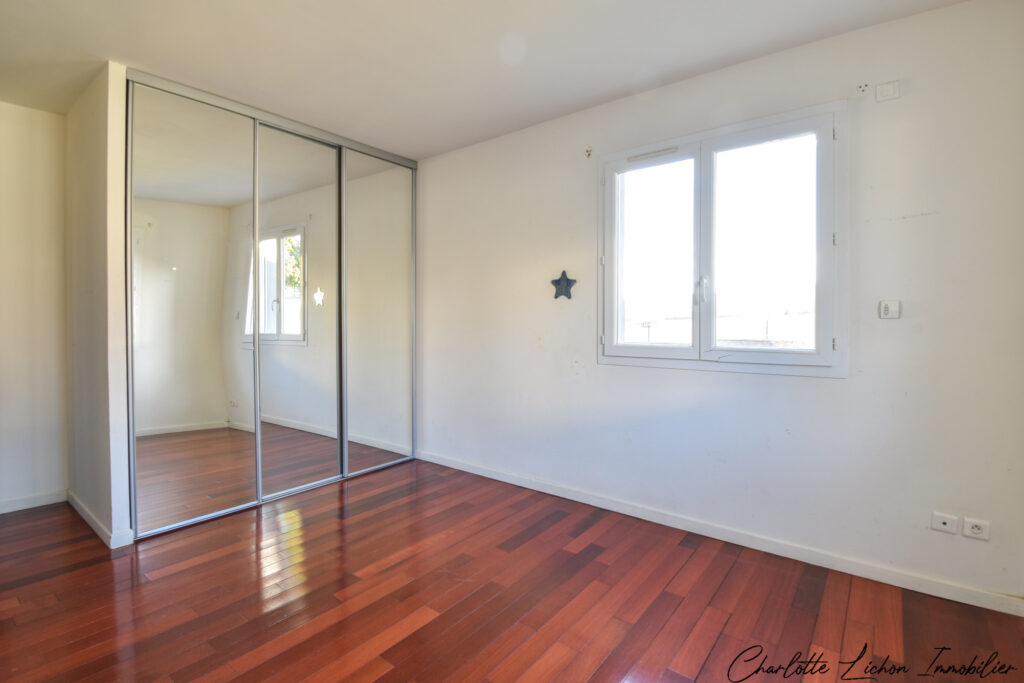 Maison de 184 m2 – 4 chambres – 2 039 m2 de terrain  – 7 pièces – 4 chambres – 6  – 184 m²