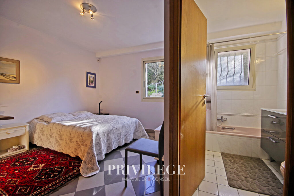 Villa de 220m2 avec piscine et sous-sol – 7 pièces – 5 chambres – 8  – 220 m²