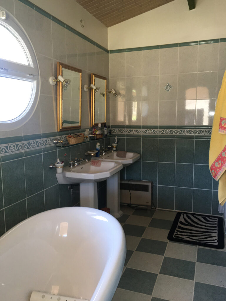 BELLE MAISON SUR LES HAUTEURS DE MAURS  – 6 pièces – 4 chambres – 6  – 252 m²