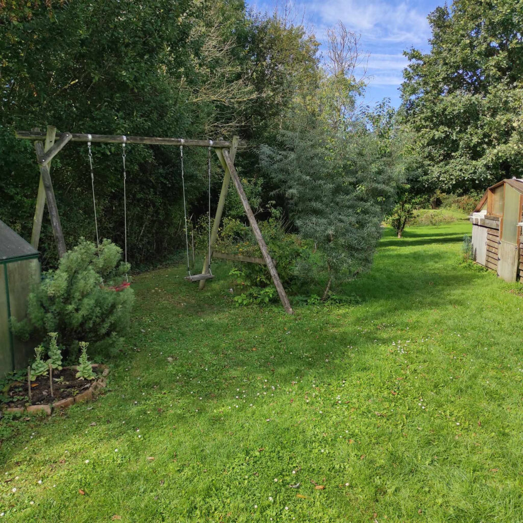 MAISON CAMPAGNARDE ET SON LOCAL COMMERCIAL…INDEPENDANT. – 6 pièces – 4 chambres – 6  – 135 m²