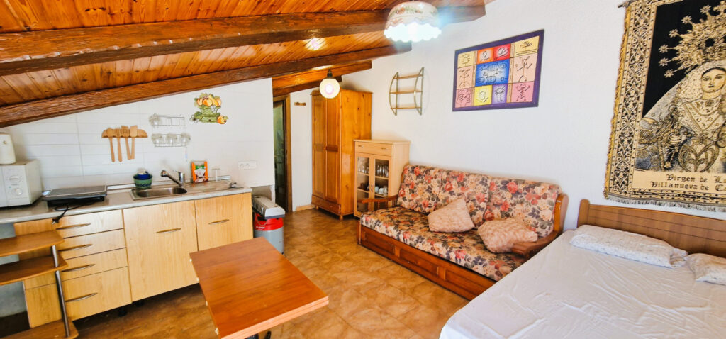 COUSTOUGES – MAISON DE PLAIN-PIED AVEC DEPENDANCE  – 4 pièces – 3 chambres – 6  – 75 m²