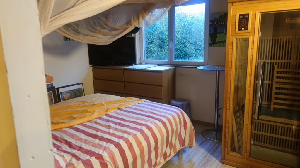 MAISON CAMPAGNARDE ET SON LOCAL COMMERCIAL…INDEPENDANT. – 6 pièces – 4 chambres – 6  – 135 m²