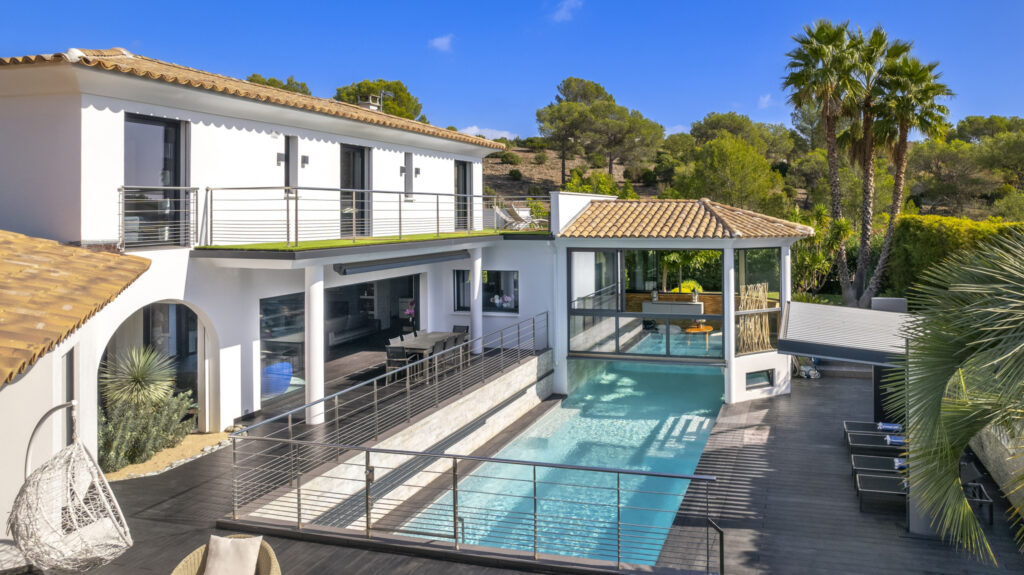 Superbe villa contemporaine aux prestations haut de gamme – 8 pièces – 4 chambres – 4  – 245 m²