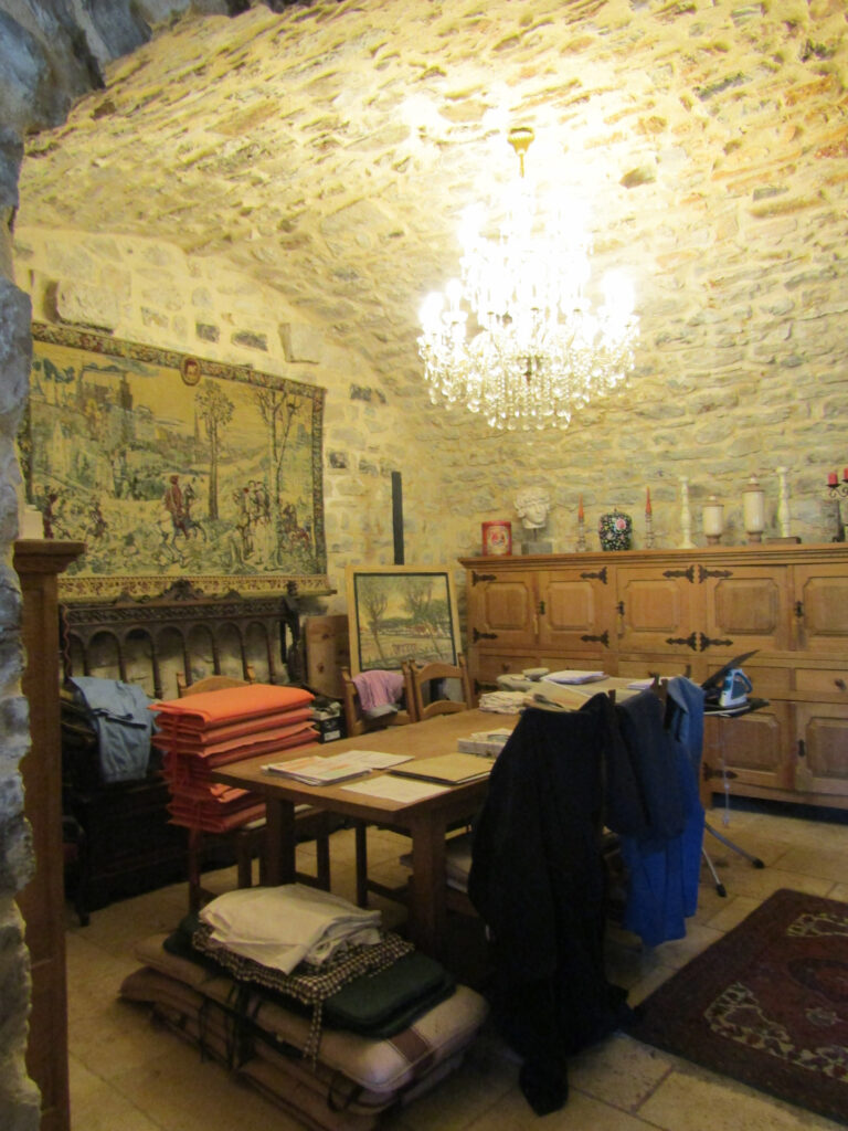 Maison d’hôtes Sainte Jalle 26110 – 12 pièces – 8 chambres – NR  – 330 m²