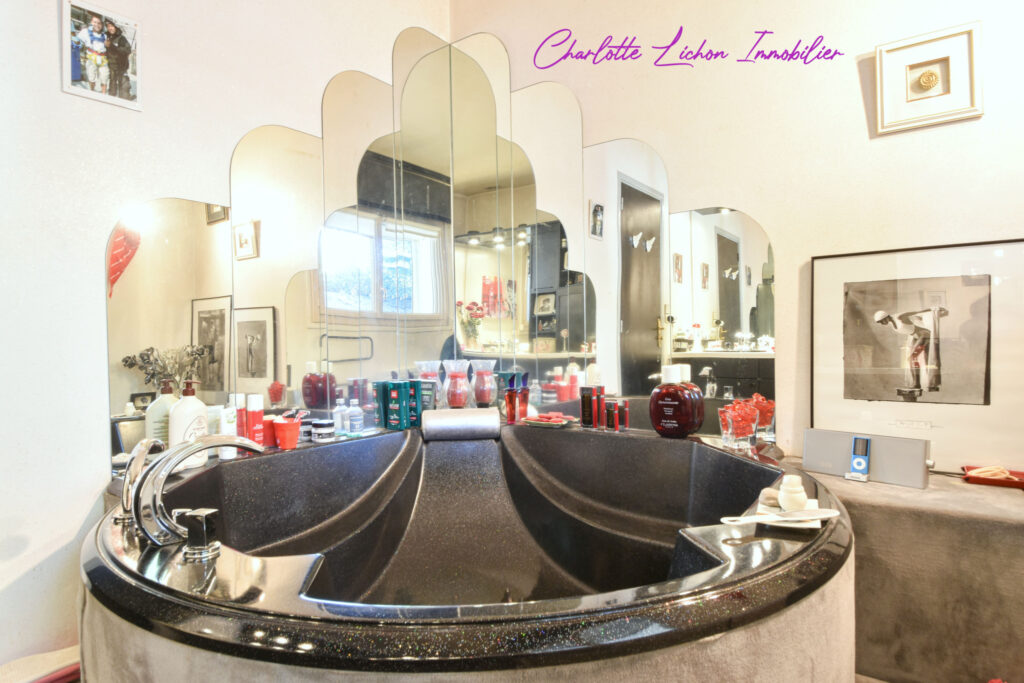 Maison en viager – Bouquet sans rente – 200 m2 habitable – 3 – 8 pièces – 4 chambres – 6  – 200 m²