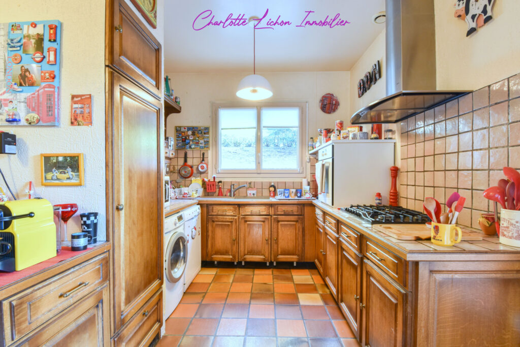 Maison en viager – Bouquet sans rente – 200 m2 habitable – 3 – 8 pièces – 4 chambres – 6  – 200 m²