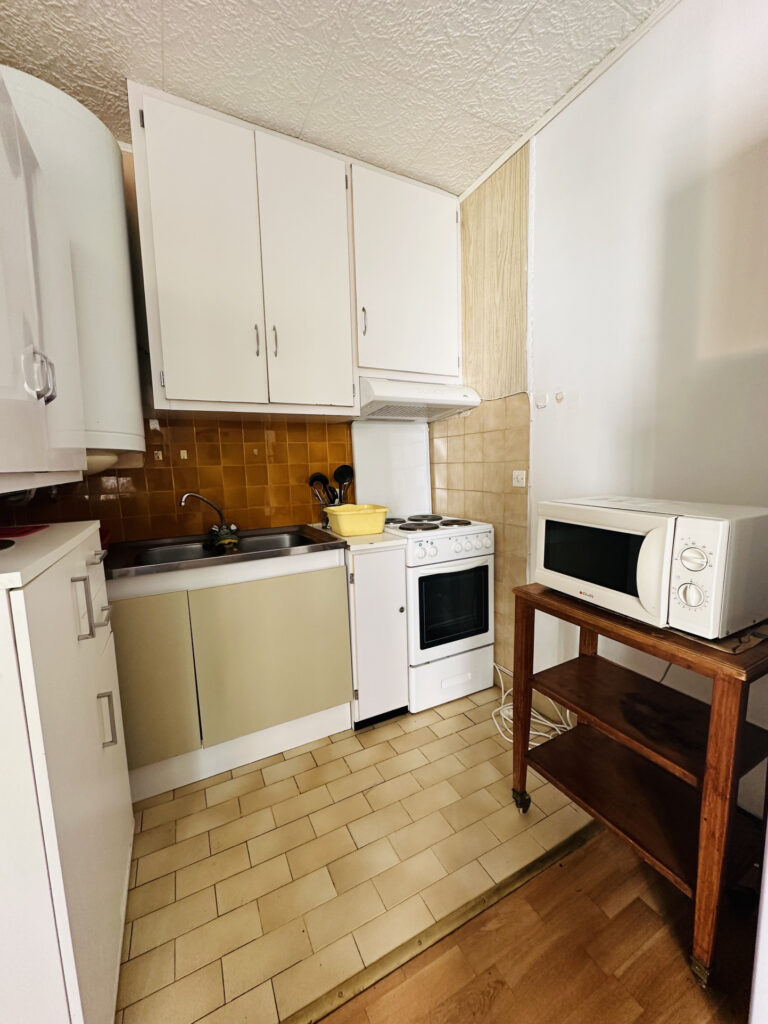 APPARTEMENT F2 – TERRASSE – GARAGE BOX – CAVE – PROCHE DES T – 2 pièces – 1 chambre – 6  – 38.4 m²