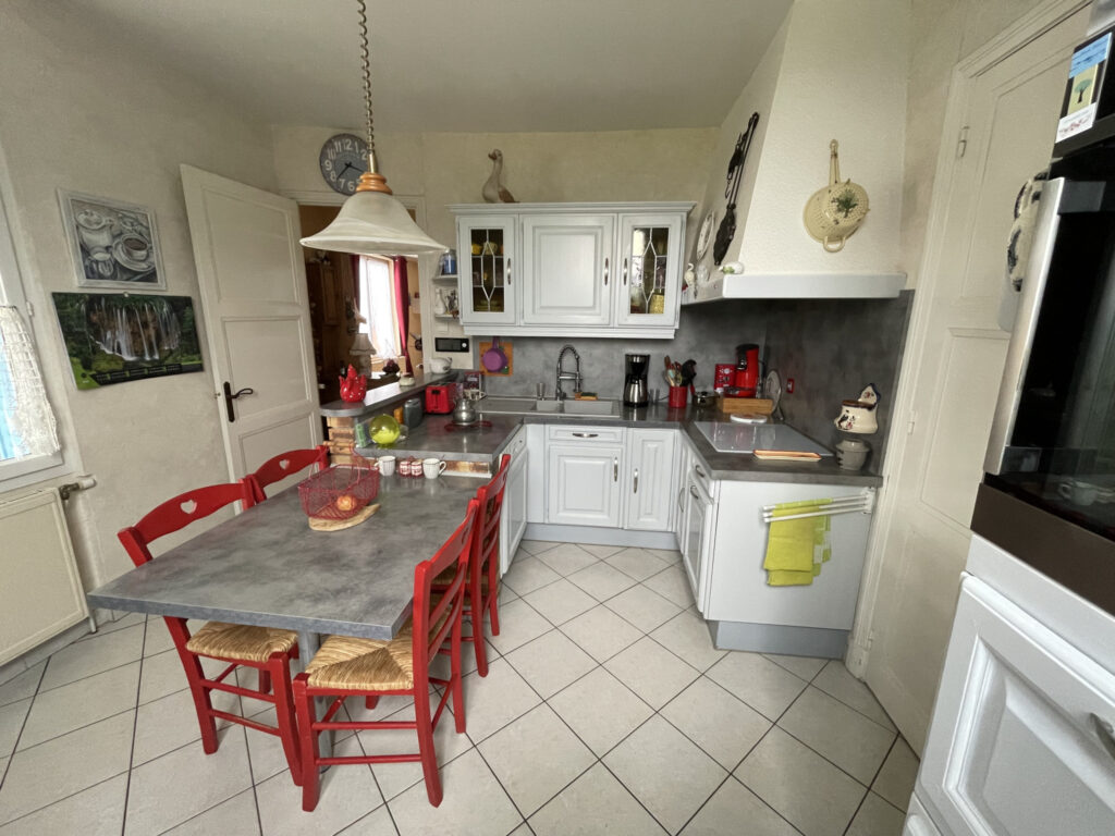 Maison individuelle accompagnée d’un logement indépendant et – 8 pièces – 4 chambres – 4  – 166 m²