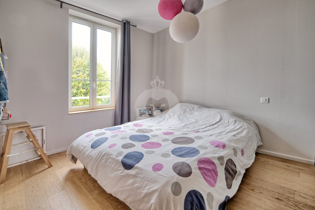 MAISON AVEC STUDIO AU COEUR DE LA PIE – 8 pièces – 5 chambres – 6  – 189 m²