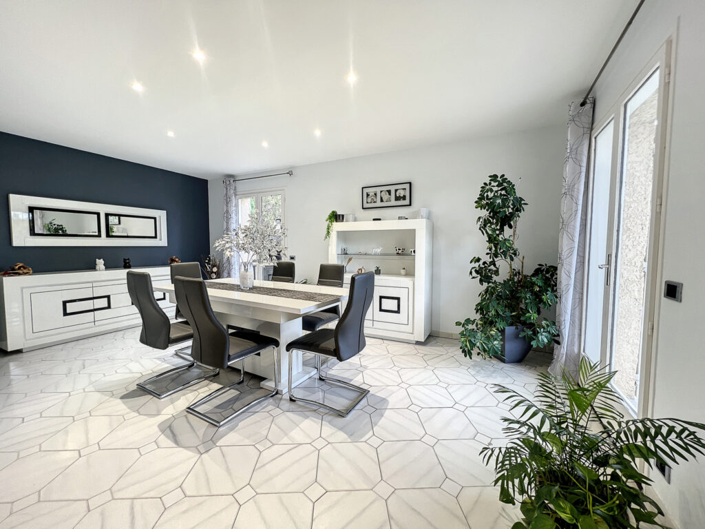 Maison 105 m2 – 3 chambres – Garage – Terrain 1007 m2 avec v – 5 pièces – 3 chambres – 2  – 102.69 m²