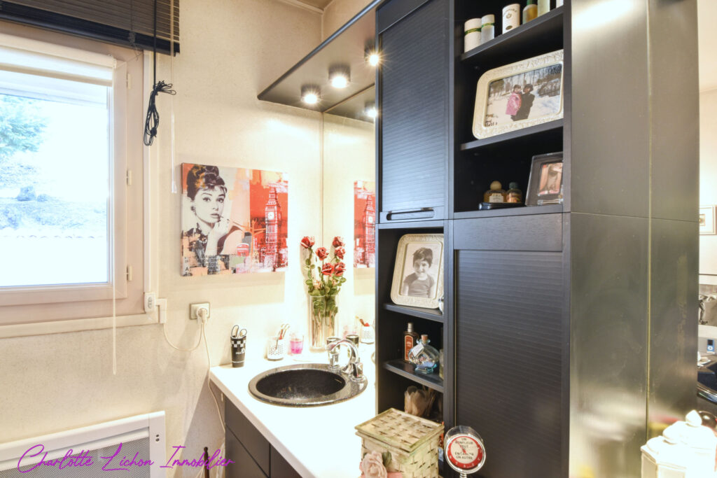 Maison en viager – Bouquet sans rente – 200 m2 habitable – 3 – 8 pièces – 4 chambres – 6  – 200 m²