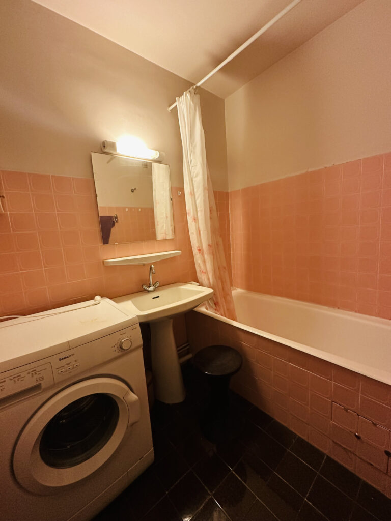 APPARTEMENT F2 – TERRASSE – GARAGE BOX – CAVE – PROCHE DES T – 2 pièces – 1 chambre – 6  – 38.4 m²