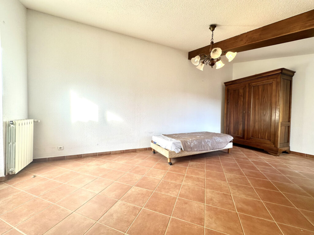 Maison individuelle de 80m2 habitables sur 935m2 de terrain  – 4 pièces – 3 chambres – NR  – 80 m²