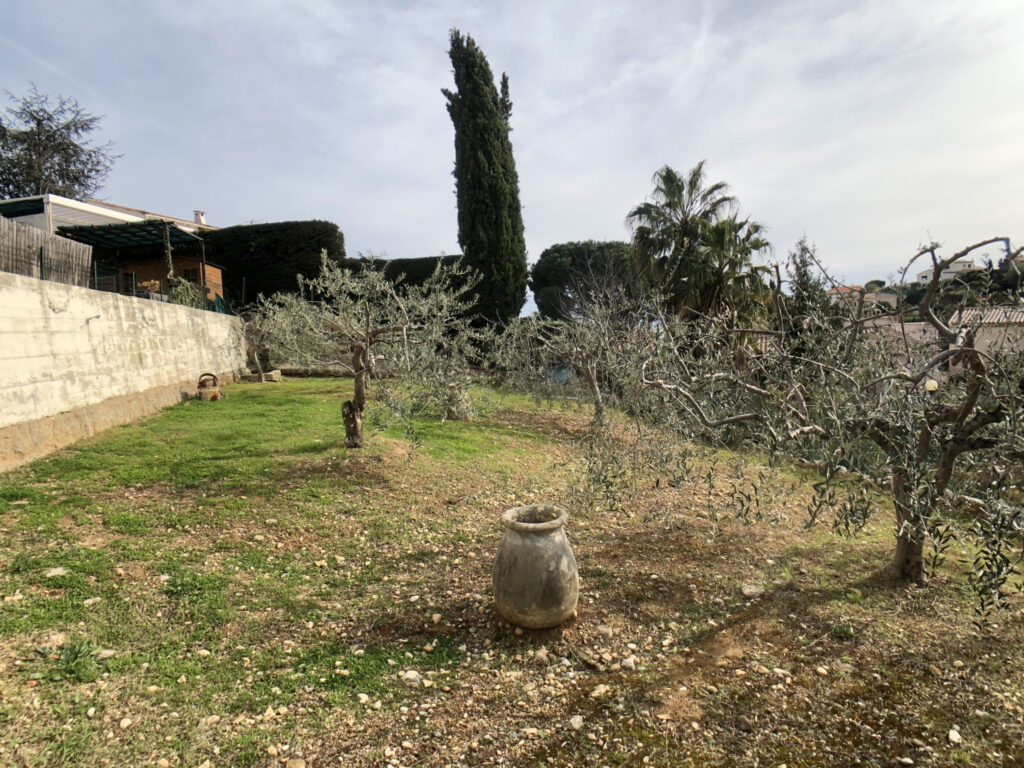 Saint Laurent du Var – Villa individuelle 6 pièces + atelier – 6 pièces – 4 chambres – NR  – 162 m²