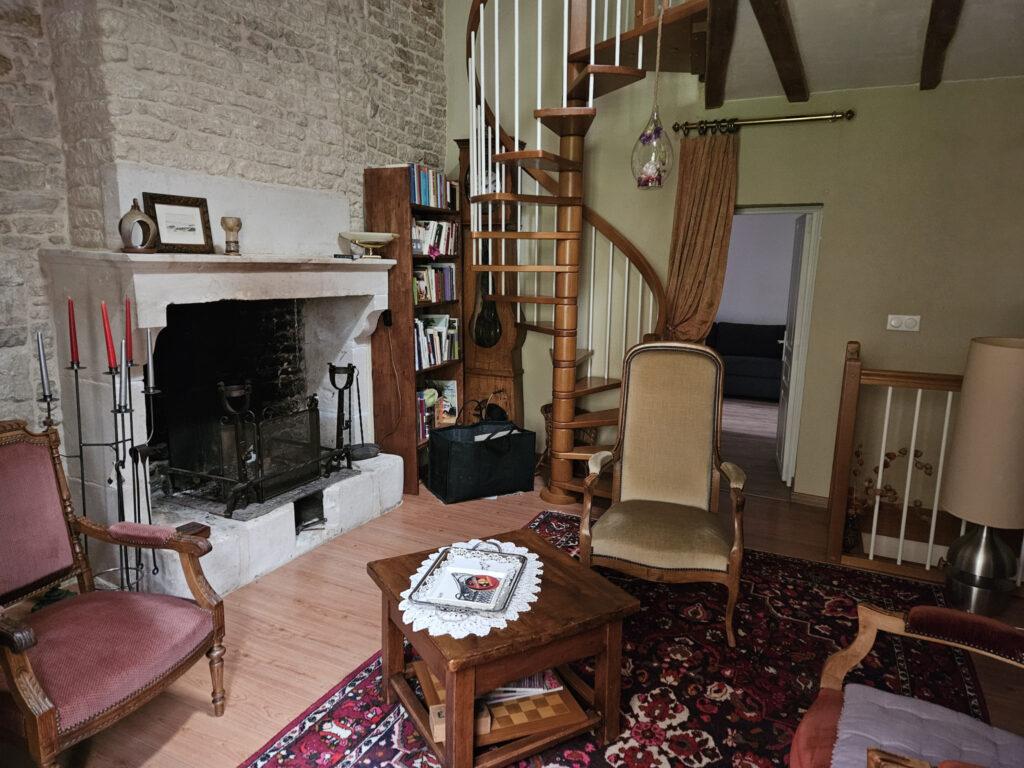 MAISON EN PIERRE LA GARETTE AU BORD DE L EAU – 3 pièces – 2 chambres – 6  – 94 m²