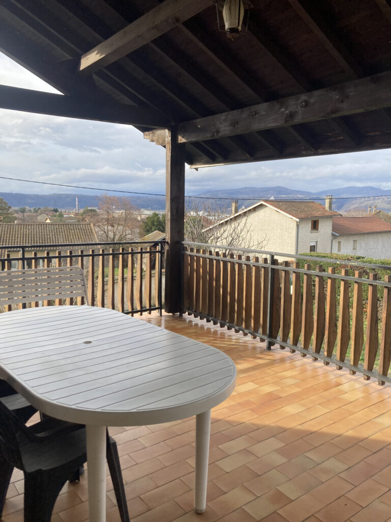 VILLA AVEC DEUX GARAGES  SUR SALAISE / SANNE  – 7 pièces – 3 chambres – 6  – 120 m²