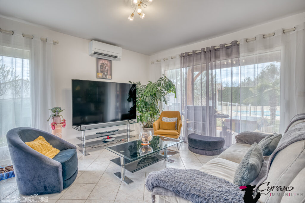 ENSEMBLE DE DEUX MAISONS DE PLAIN PIED – DÉPENDANCES ET PISC – 7 pièces – 4 chambres – 8  – 170 m²