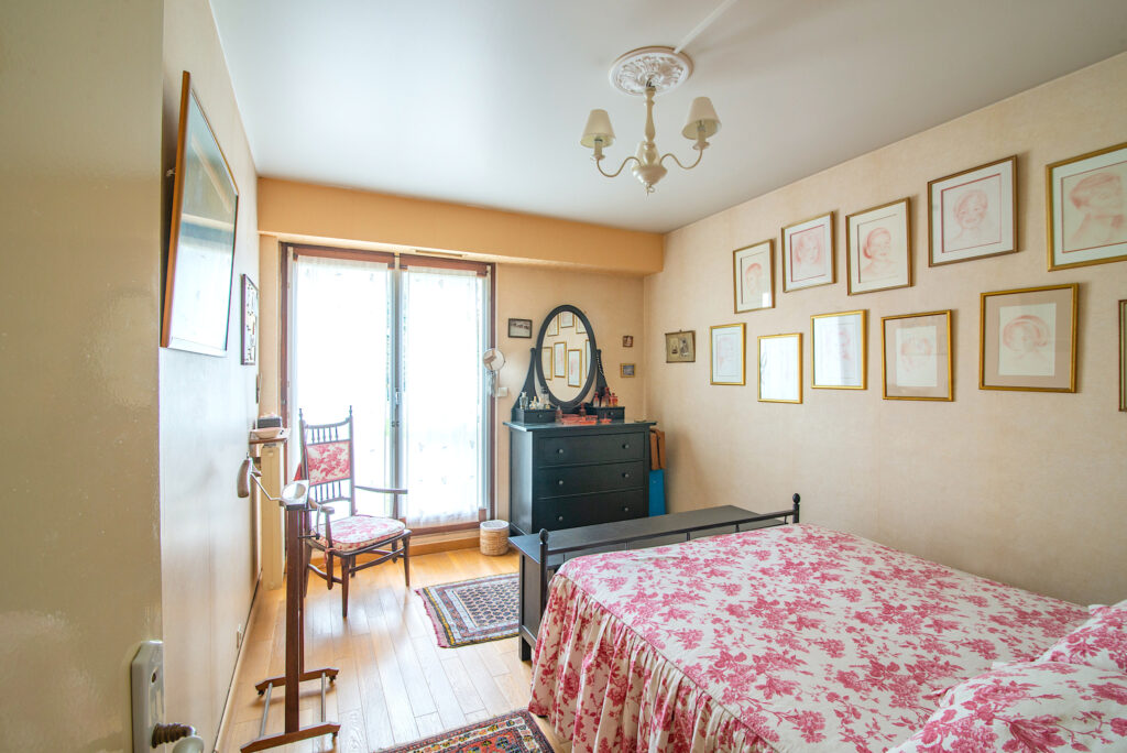 SUPERBE APPARTEMENT PLEIN CENTRE, TRES CALME, DANS LA VERDUR – 4 pièces – 2 chambres – NR  – 84 m²