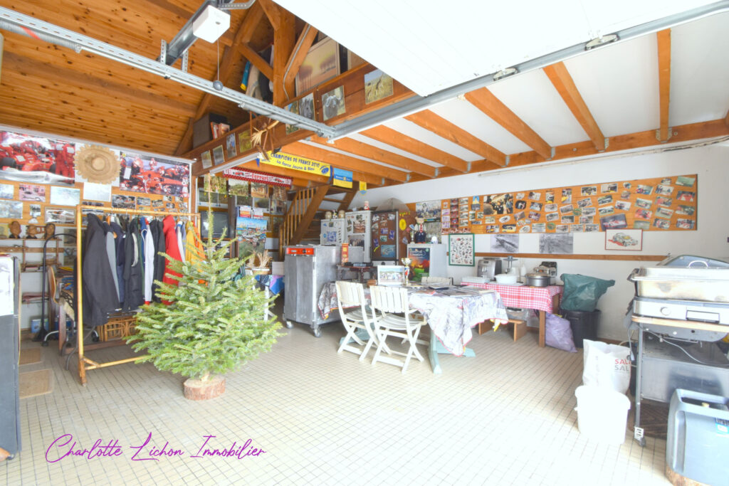 Maison en viager – Bouquet sans rente – 200 m2 habitable – 3 – 8 pièces – 4 chambres – 6  – 200 m²