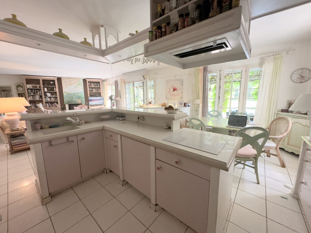 Maison 9 pièces 300m2 – Terrain 8724m2 – 9 pièces – 7 chambres – NR  – 300 m²