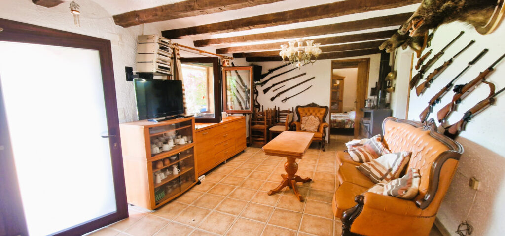 COUSTOUGES – MAISON DE PLAIN-PIED AVEC DEPENDANCE  – 4 pièces – 3 chambres – 6  – 75 m²