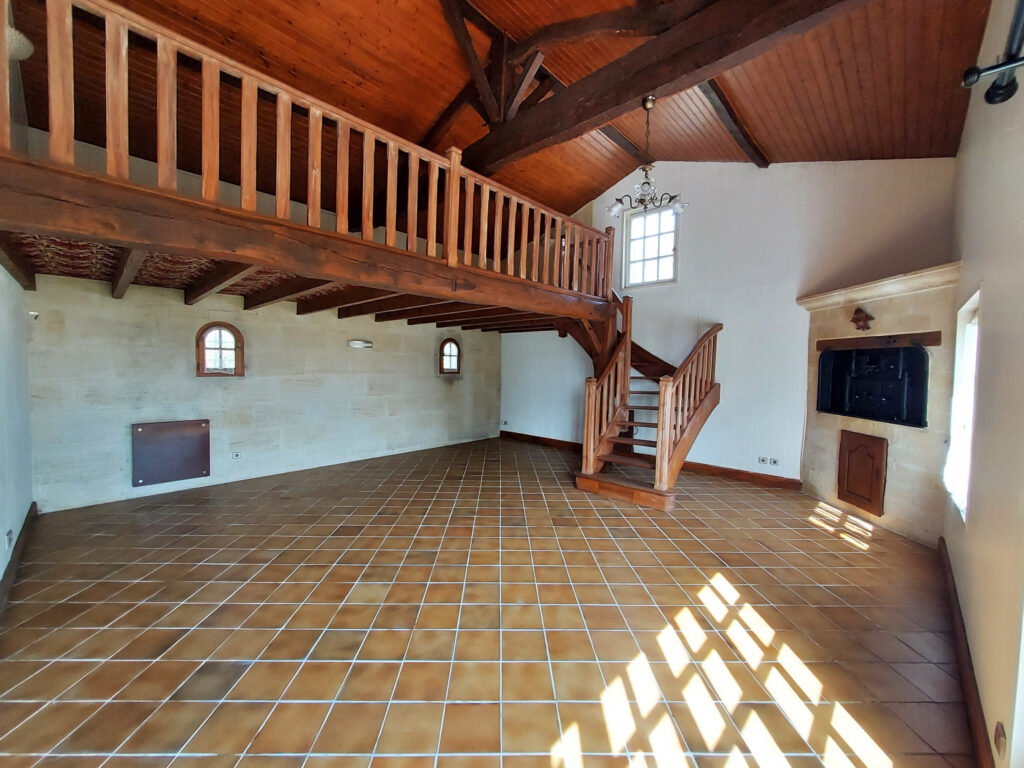  Deux maisons au calme avec grand terrain – 8 pièces – 4 chambres – 6  – 200 m²