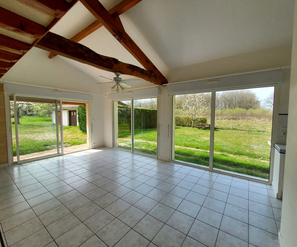  Deux maisons au calme avec grand terrain – 8 pièces – 4 chambres – 6  – 200 m²