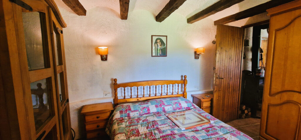 COUSTOUGES – MAISON DE PLAIN-PIED AVEC DEPENDANCE  – 4 pièces – 3 chambres – 6  – 75 m²