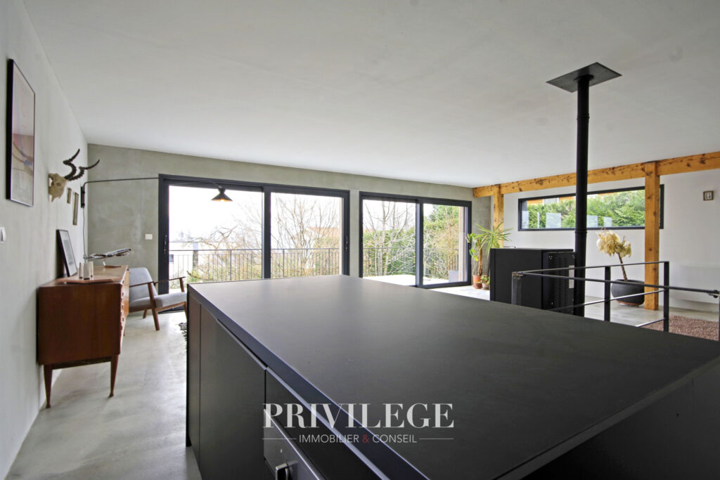 Maison 6 pièces – 145m2 – 5 pièces – 3 chambres – 8  – 145 m²