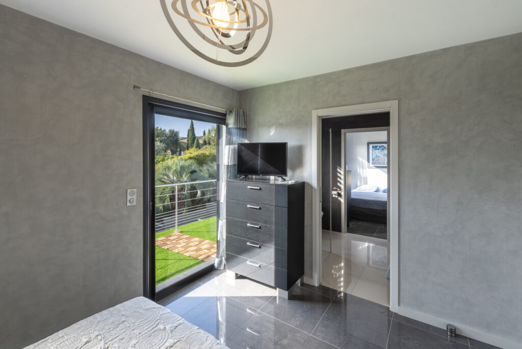 Superbe villa contemporaine aux prestations haut de gamme – 8 pièces – 4 chambres – 4  – 245 m²