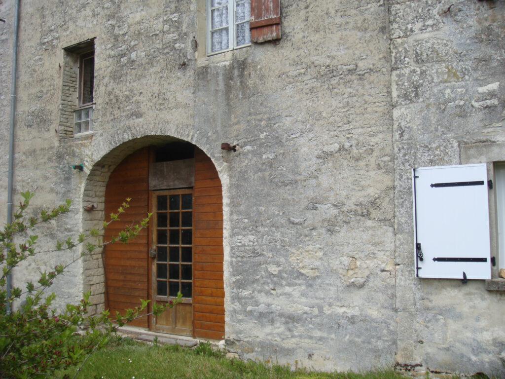  MAISON DE CHARME – 6 pièces – 4 chambres – 2  – 130 m²