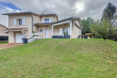 Maison 105 m2 – 3 chambres – Garage – Terrain 1007 m2 avec v – 5 pièces – 3 chambres – 102.69 m²