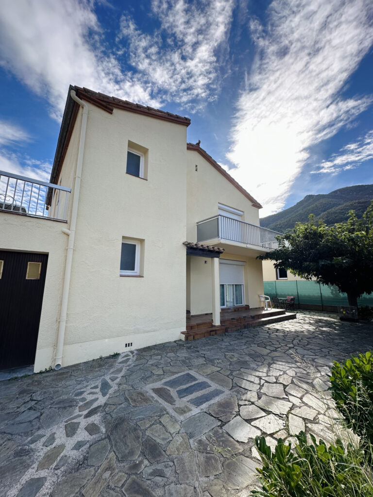 Maison 4 faces – Arles sur Tech – 8 pièces – 6 chambres – 6  – 170 m²