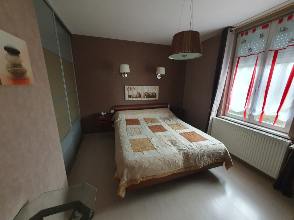 Maison individuelle accompagnée d’un logement indépendant et – 8 pièces – 4 chambres – 4  – 166 m²