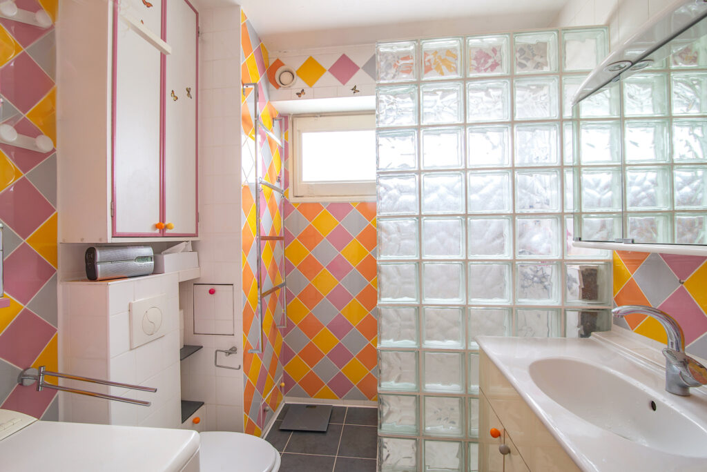 SUPERBE APPARTEMENT PLEIN CENTRE, TRES CALME, DANS LA VERDUR – 4 pièces – 2 chambres – NR  – 84 m²