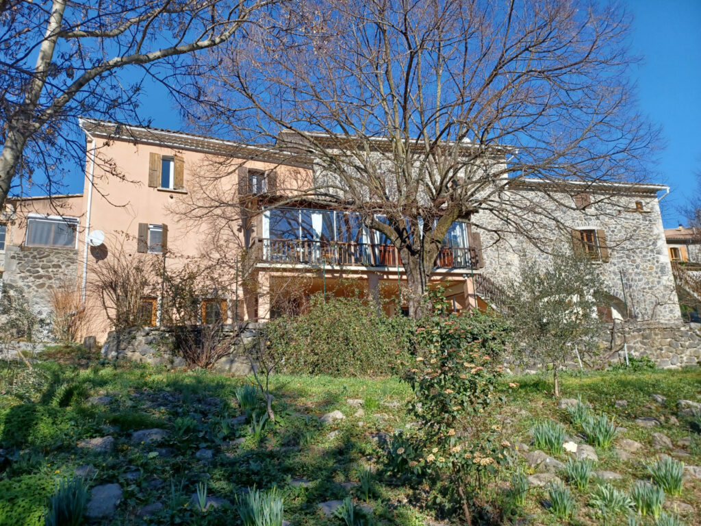 MAS RENOVE DE 14 PIECES ET 3 HABITATIONS A LA CAMPAGNE – 14 pièces – 11 chambres – 6  – 308 m²