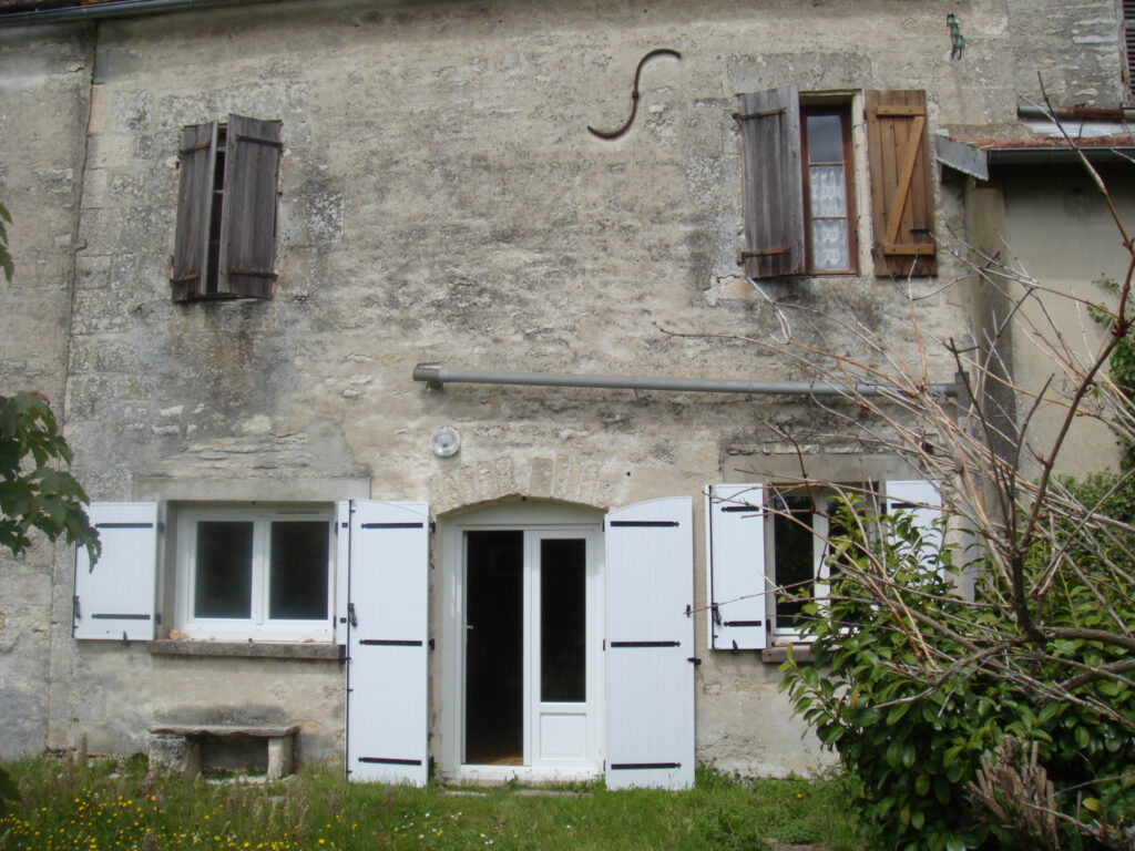  MAISON DE CHARME – 6 pièces – 4 chambres – 2  – 130 m²