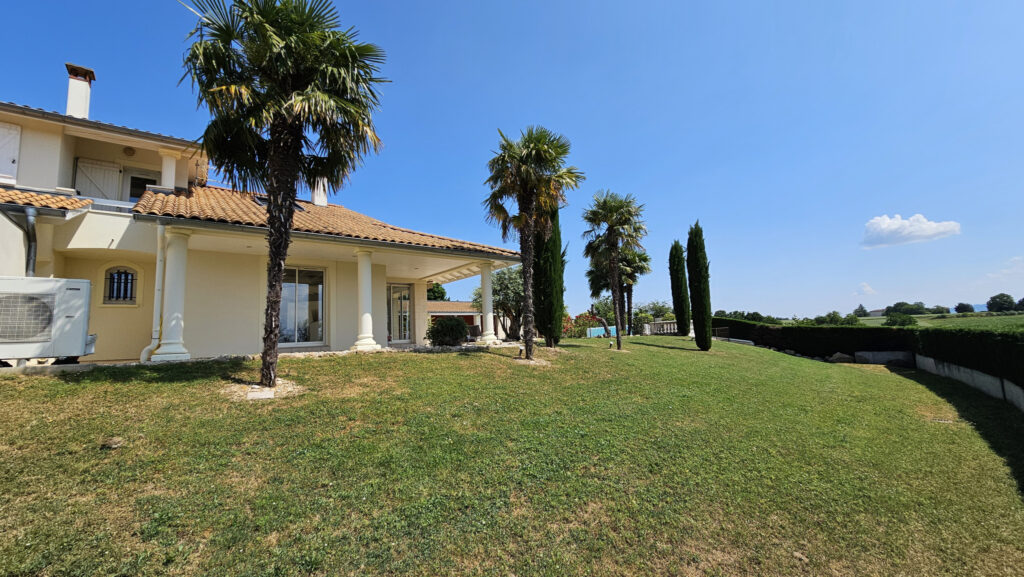 Maison sur les hauteurs de Frans – 11 pièces – 5 chambres – 2  – 323.28 m²