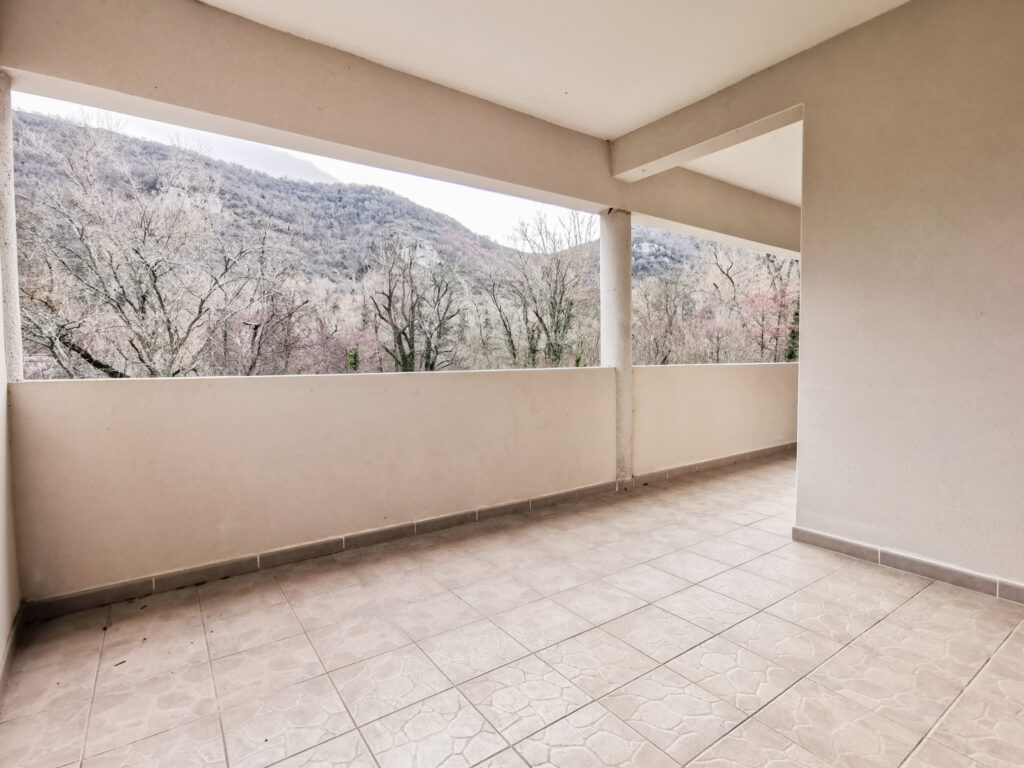 Appartement de 74m2 environ avec terrasse – 4 pièces – 3 chambres – NR  – 73.9 m²