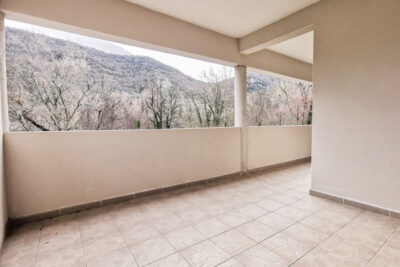 Appartement de 74m2 environ avec terrasse – 4 pièces – 3 chambres – 73.9 m²