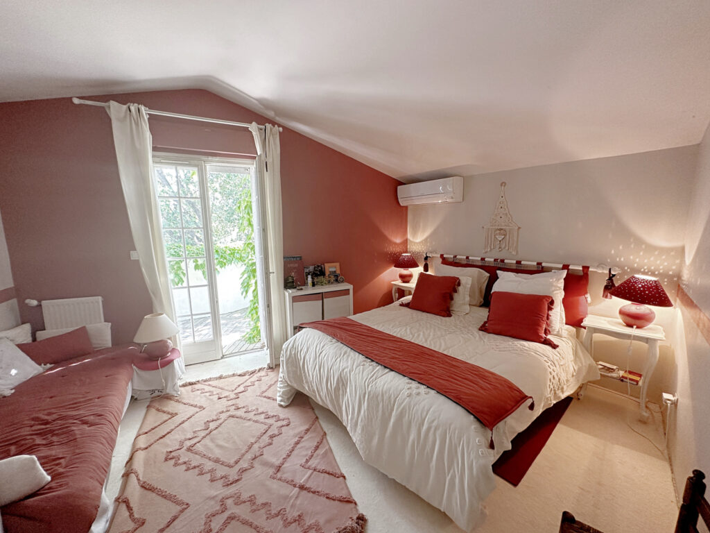 Maison 9 pièces 300m2 – Terrain 8724m2 – 9 pièces – 7 chambres – NR  – 300 m²