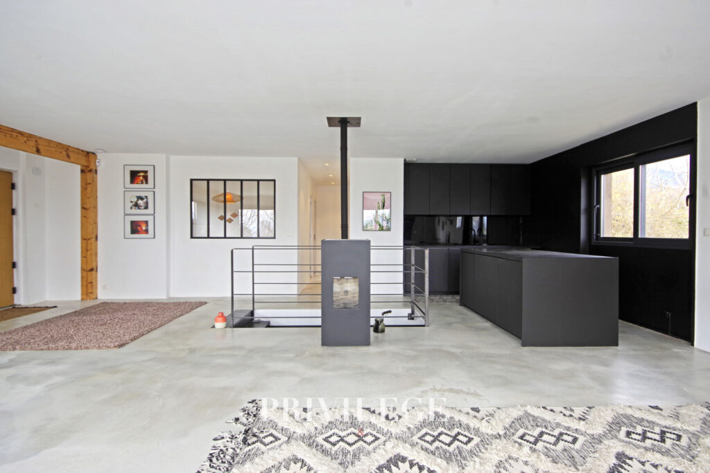 Maison 6 pièces – 145m2 – 5 pièces – 3 chambres – 8  – 145 m²