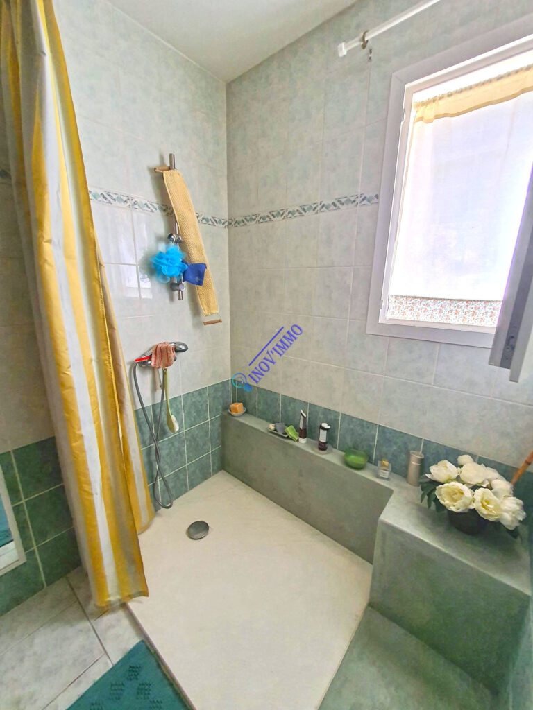 Belle Villa T6 sur terrain de 914m2 – 6 pièces – 4 chambres – 6  – 114 m²