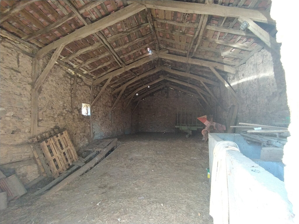 Grange à restaurer sur SANT SANTIN DE MAURS – 1 pièce – 1 chambre – 6  – 110 m²