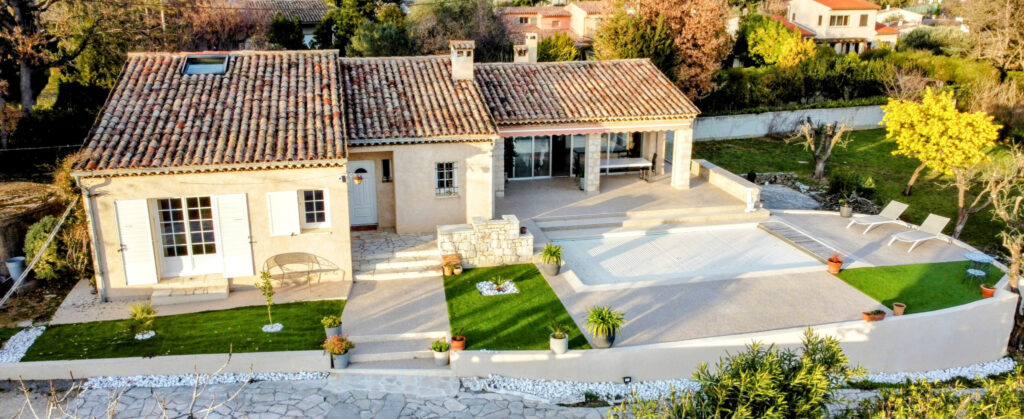 Maison de 168 m2 avec piscine et garage sur un terrain de 15 – 6 pièces – 5 chambres – 6  – 168 m²