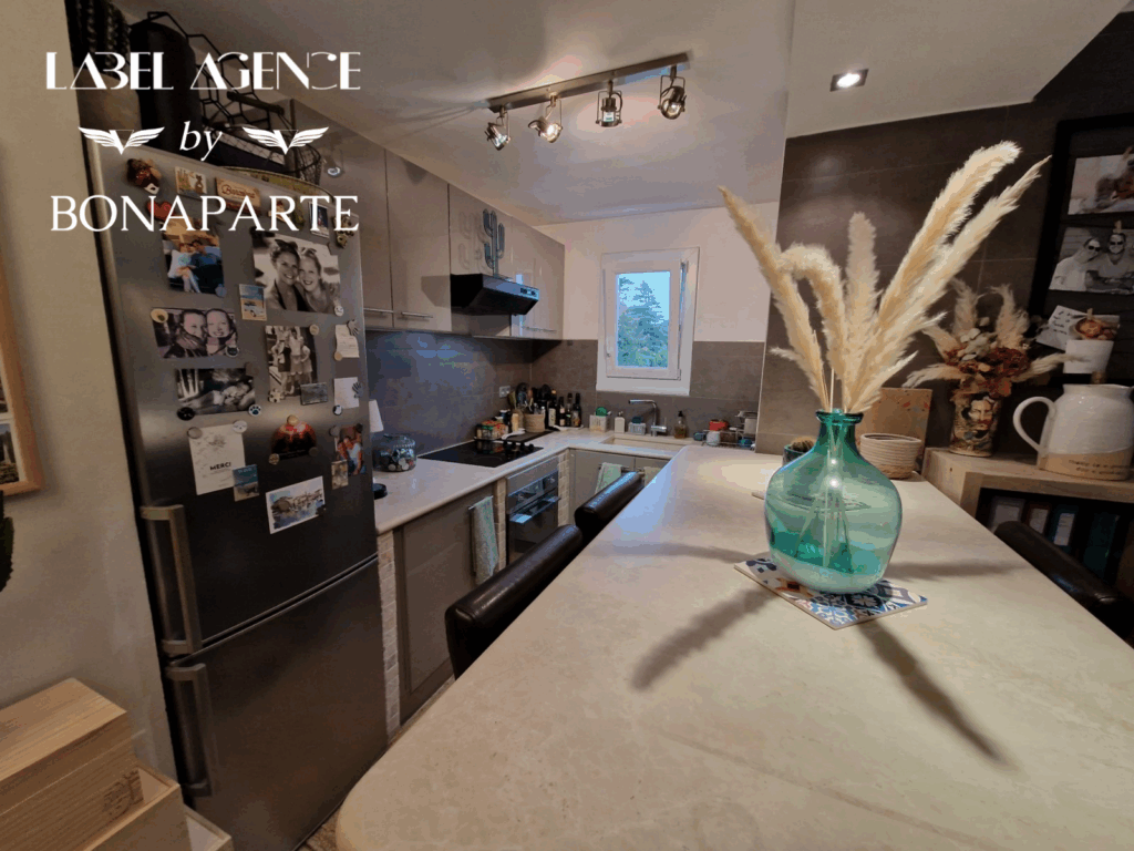 Appartement T2 centre-ville, terrasse, Vue mer latérale et g – 2 pièces – 1 chambre – 4  – 42 m²