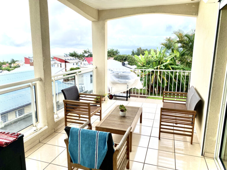 LE TAMPON Maison 6 pièces de 219 m2 – 6 pièces – 5 chambres – 219 m²