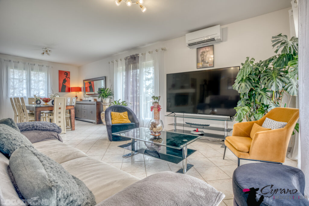 ENSEMBLE DE DEUX MAISONS DE PLAIN PIED – DÉPENDANCES ET PISC – 7 pièces – 4 chambres – 8  – 170 m²